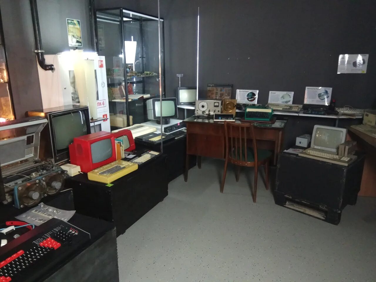 Антимузей компьютеров екатеринбург. Антимузей компьютеров и видеоигр екатеринбург. Музей компьютерных игр екатеринбург. Антимузей компьютеров екатеринбург. Музей компьютеров екатеринбург.