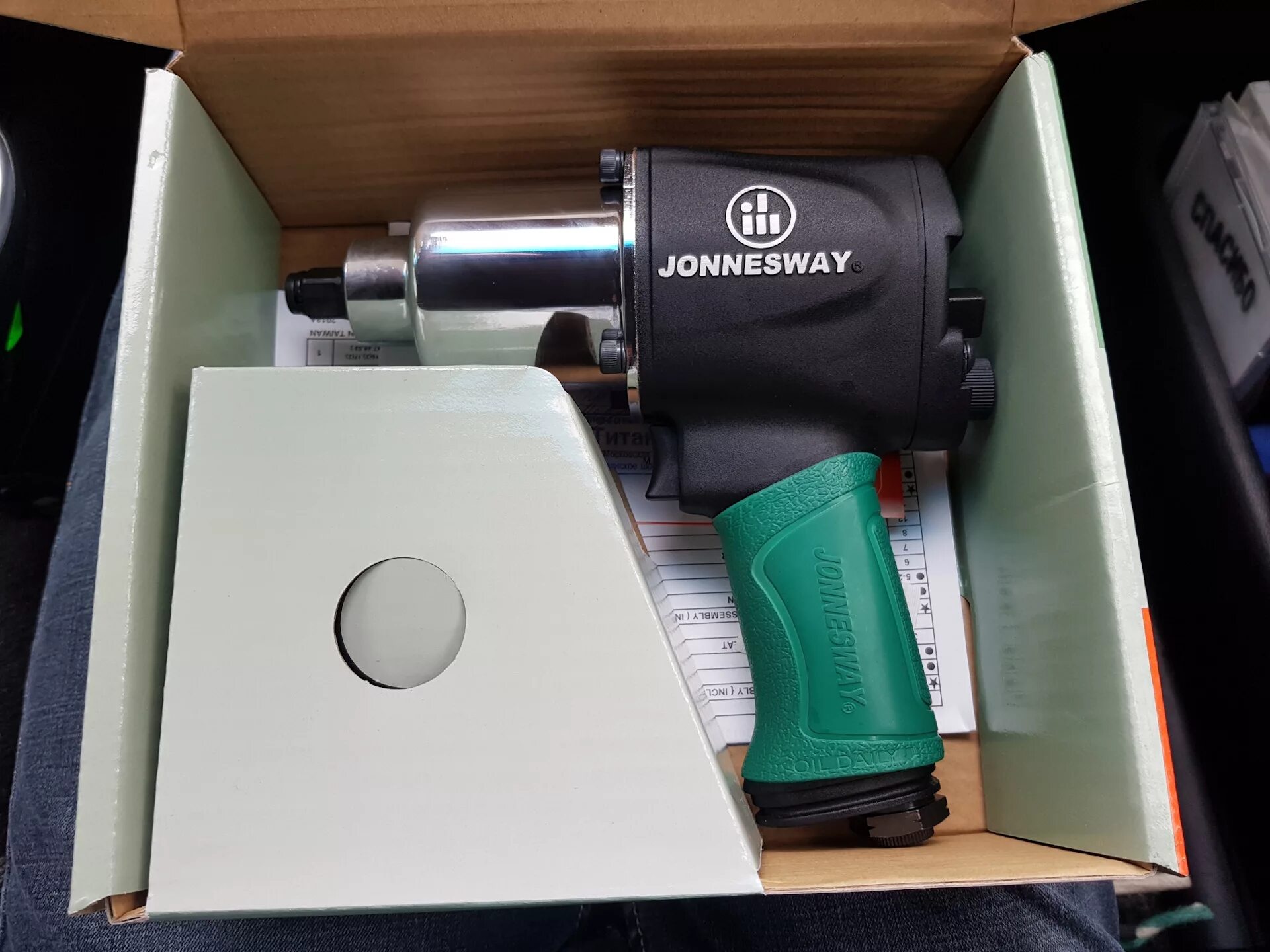 Гайковерт jonnesway. Пневматический ударный гайковерт jonnesway jai-1114 49922. Jonnesway 1054 гайковерт. Пневмогайковерт jonnesway jai-1054. Пневматический ударный гайковерт jonnesway jai-1114 49922.