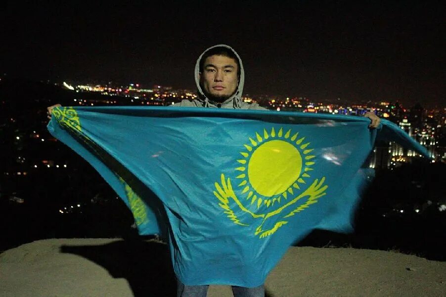 Флаг казахстана. Цвет флага казахстана. Казахстан аватарка. Казахстан казахи. Девушка с казахстанским флагом.