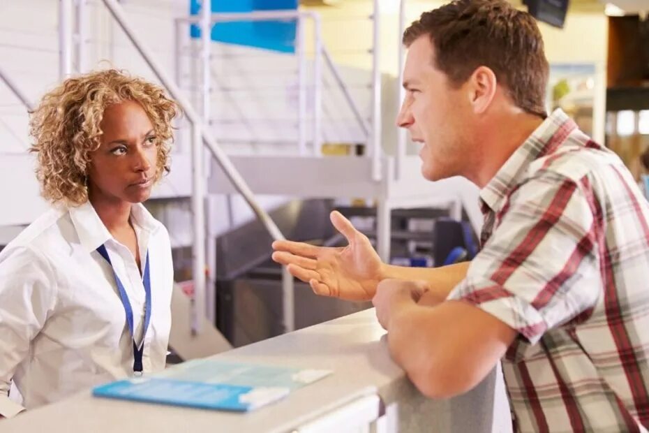 Люди спорят. Агрессивный мужчина. Аргументы gif. Бизнесмены спорят. People are arguing.