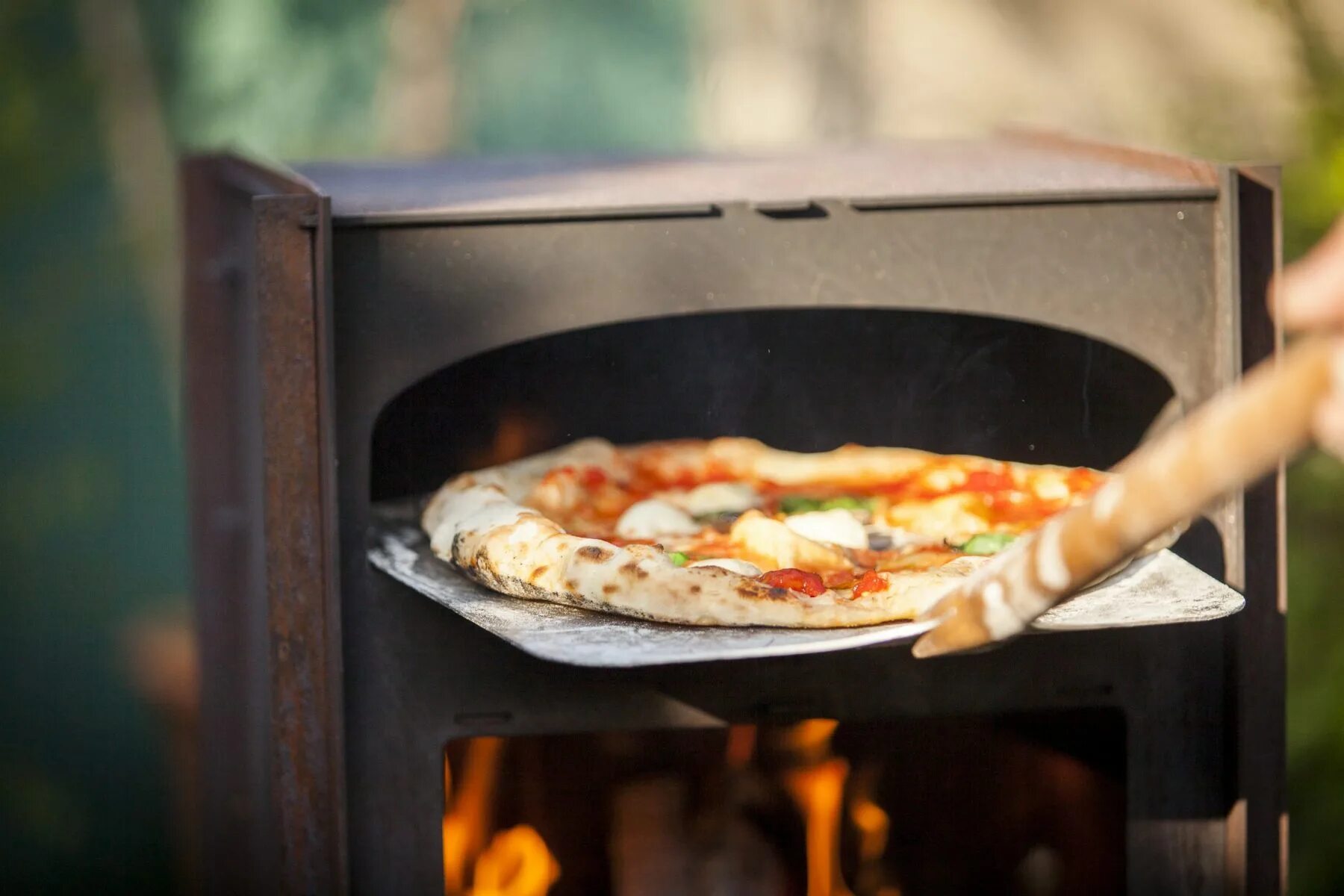 Печь под пиццу. Stadler made Outdoor Oven. Печь для пиццы. Пицца на дровах. Пицца из печи.