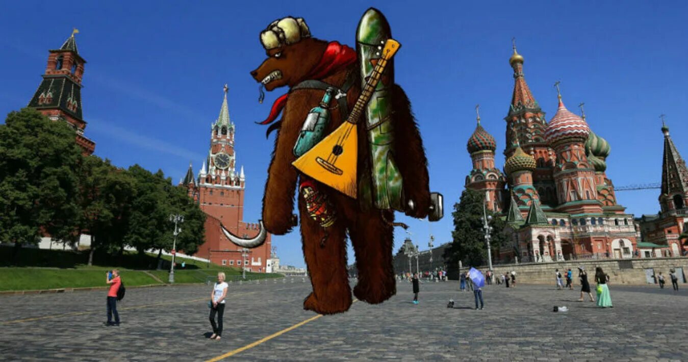 Москва люди. Кот на фоне красной площади. Девушки москвы. Красная площадь. Это москва веселые.