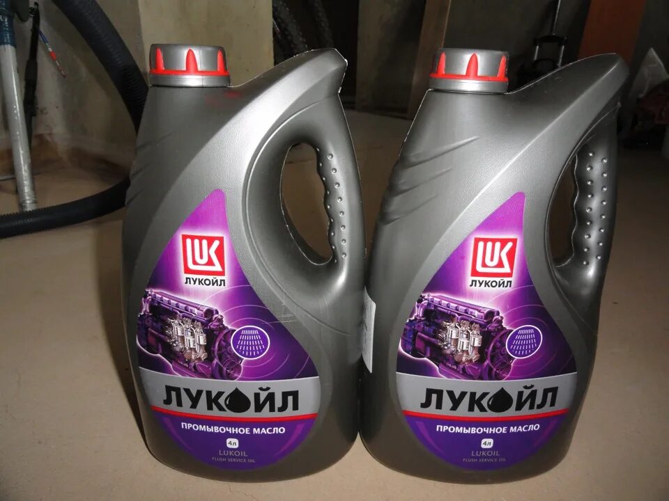 Промывочное масло лукойл как использовать. Масло промывочное лукойл 4л артикул. промывочное масло лукойл артикул 5л. промывка двигателя лукойл 4л артикул. lukoil 1060430 масло промывочное.