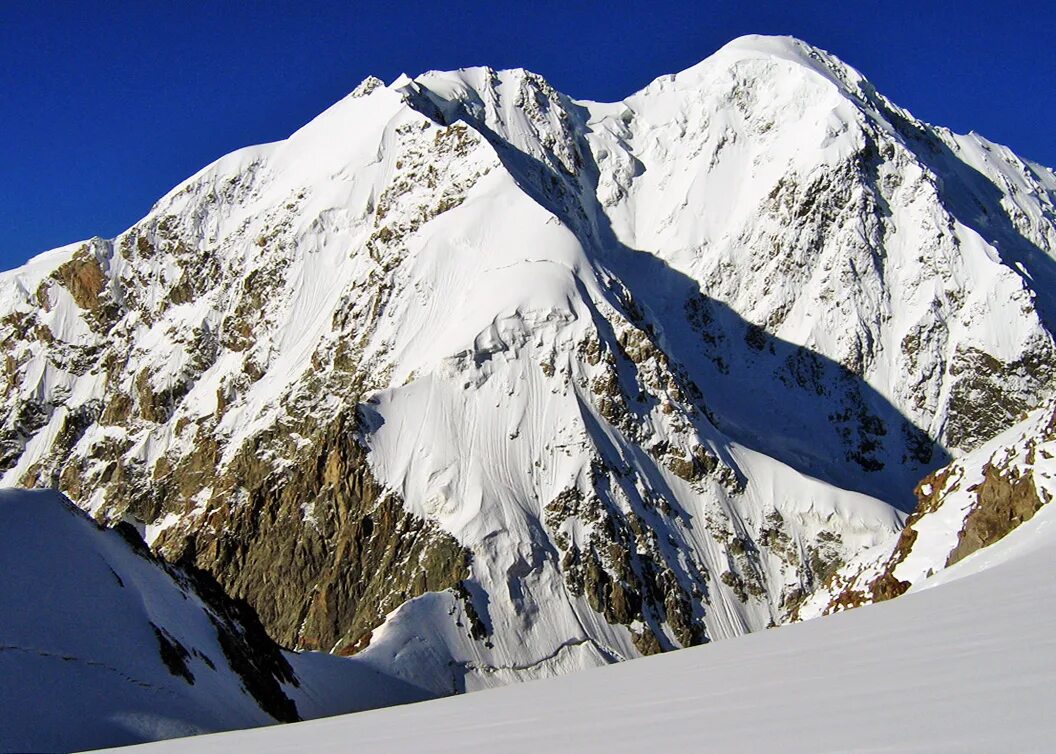 The highest mountain in europe. Грузия вершина Шхара. Гора Шхара Грузия. Гора Шхара Кабардино Балкария. Гора Шхара Северный Кавказ.