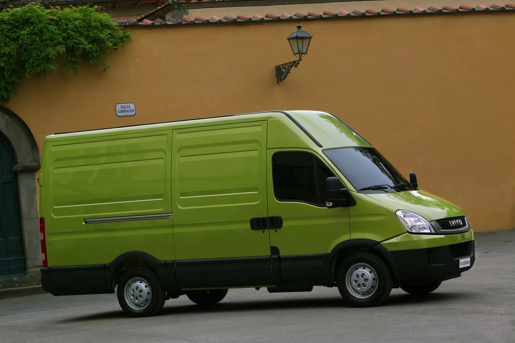 Ивеко Дейли 35s12. Iveco Daily 2006. Авто Iveco Daily 35. Ивеко Дейли 4 поколение. Ивеко дейли газ