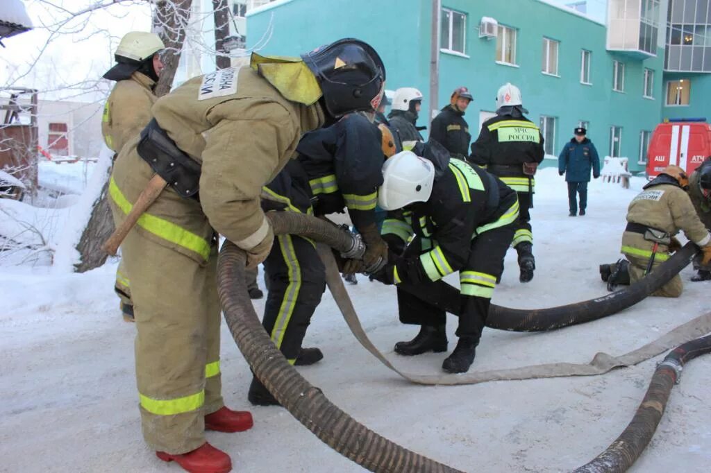 Подготовка пожарных. Пожарно спасательная подготовка. Пожарно-строевая подготовка. Отработка нормативов по пожарно-строевой подготовке. Пожарно технические учреждения