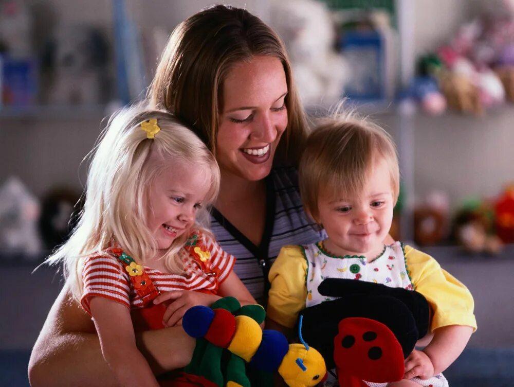 Babysitter. Игрушки для детей. Babysitter. Нянька с детьми. Нянька с детьми.