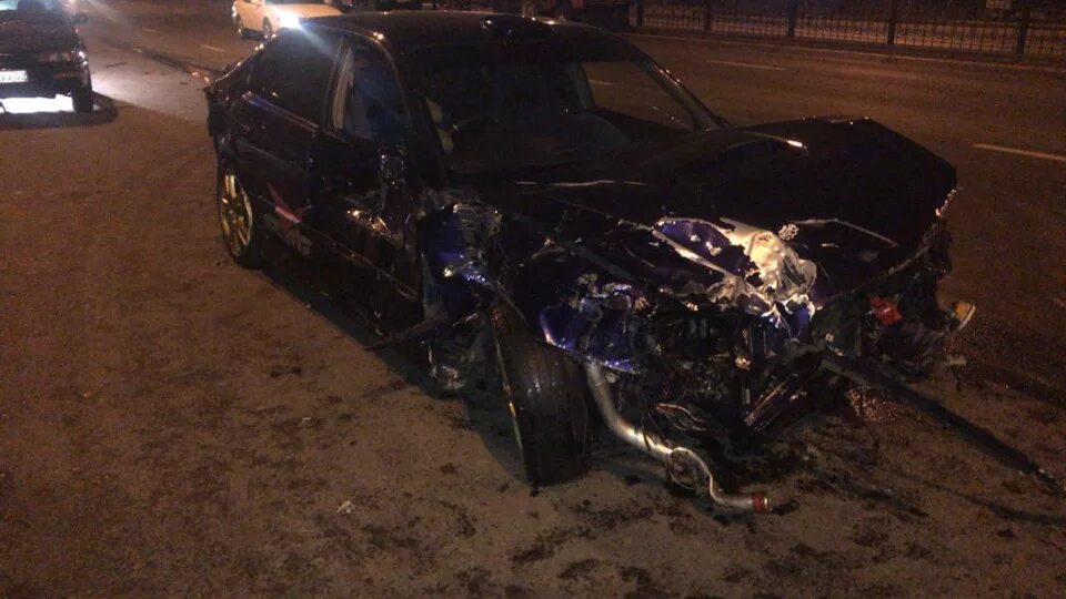 Разбитый б. Фольксваген пассат сс разбитая морда. Разбитый subaru legacy. Разбитый пассат б6. Разбитый б.