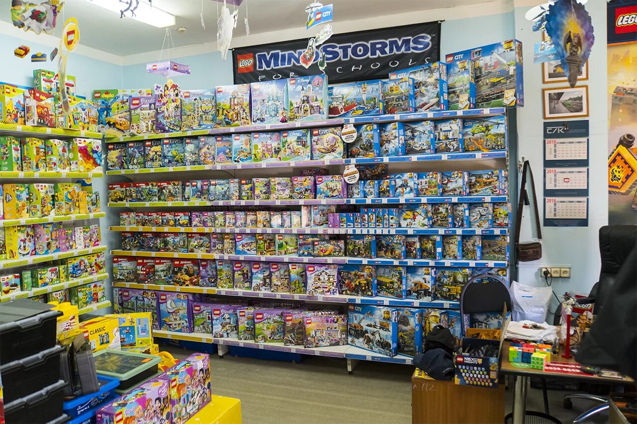 магазин игрушек для детей. детский мир гипермаркет. магазин игрушек. детский мир набережные челны сити молл. магазин игрушек детский мир.