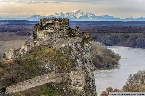 Крепость одинокая скала