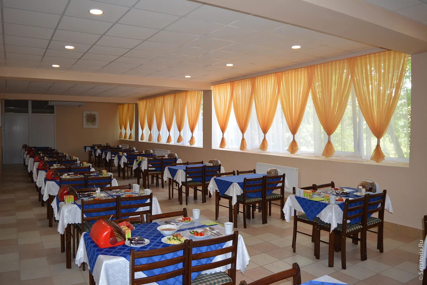 Санаторий здравница евпатория. Лагерь здравница в крыму евпатория. Евпатория детская здравница. Здравница в евпатории для детей. Саноторий "здравница" евпатория.