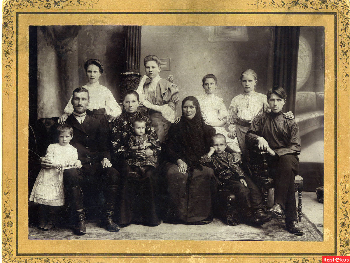 евреи начало 20 века. казанские татарки 19 века. дети купцов 19 века. еврейская семья 19 век. анпетов был малый лет двадцати семи.