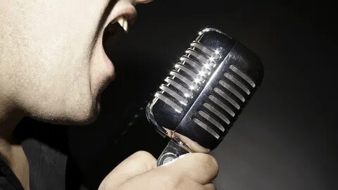 Плохо поет