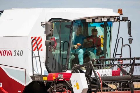 Новый комбайн ростсельмаш нова