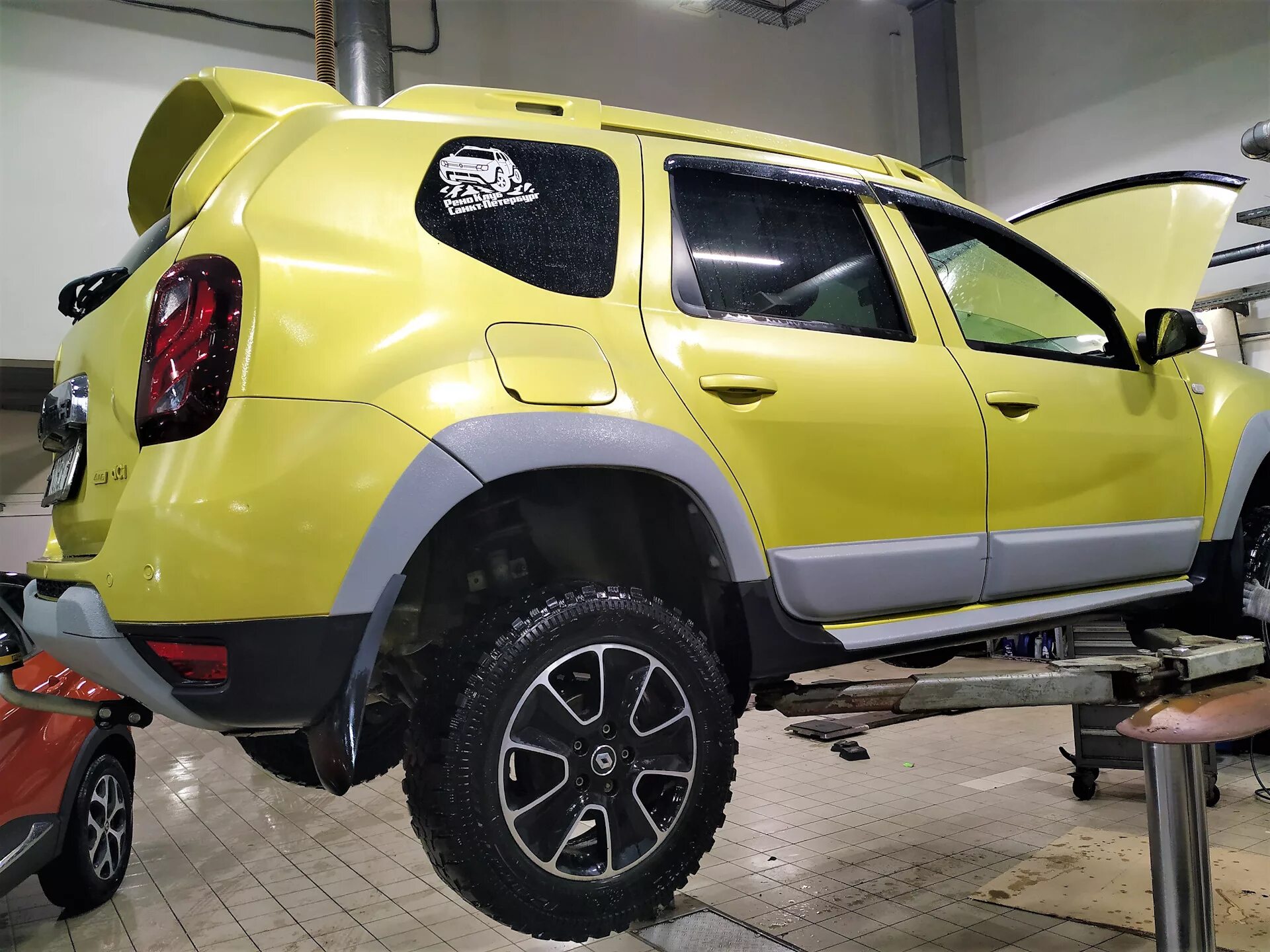 Рено Дастер на мойке. Дастер диз кольцо 52 46. Техническое обслуживание Renault Duster. Дастер дизель.