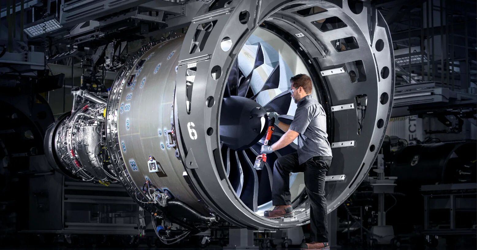 Its engine. Pratt &amp; whitney pw1000g. корпорация raytheon technologies. aerospace engineering мичиган. raytheon военно промышленная компания.
