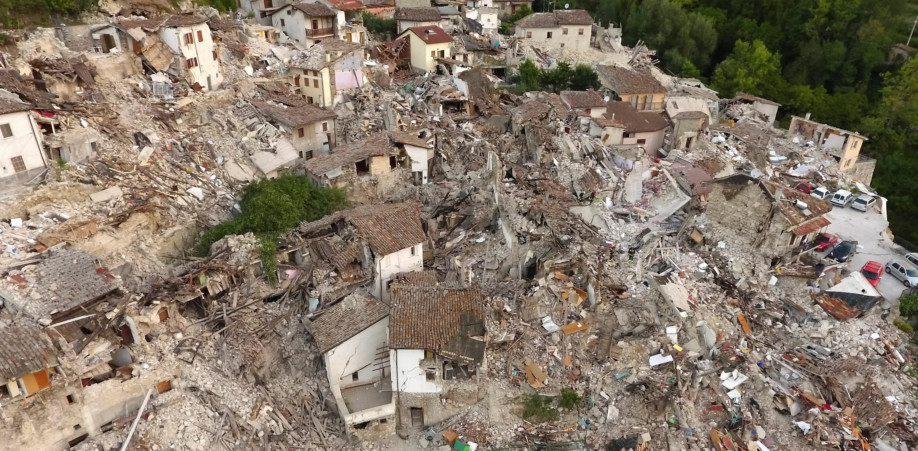 Землетрясение в Италии 2022. Крако Италия до землетрясения. Катастрофические землетрясения. Город после землетрясения.