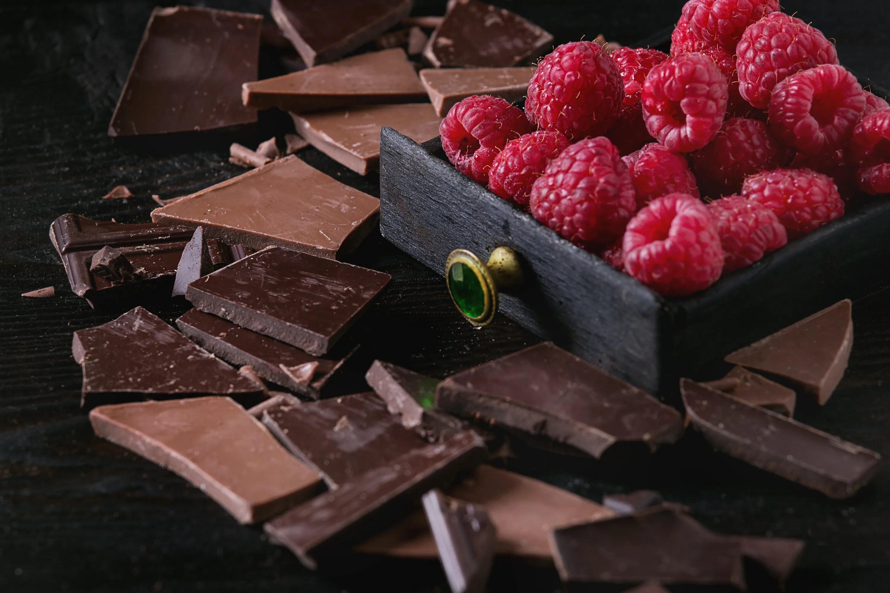 Choco berry. Плиточный шоколад. Шоколадная плитка. Красивый шоколад. Красивые шоколадные плитки.