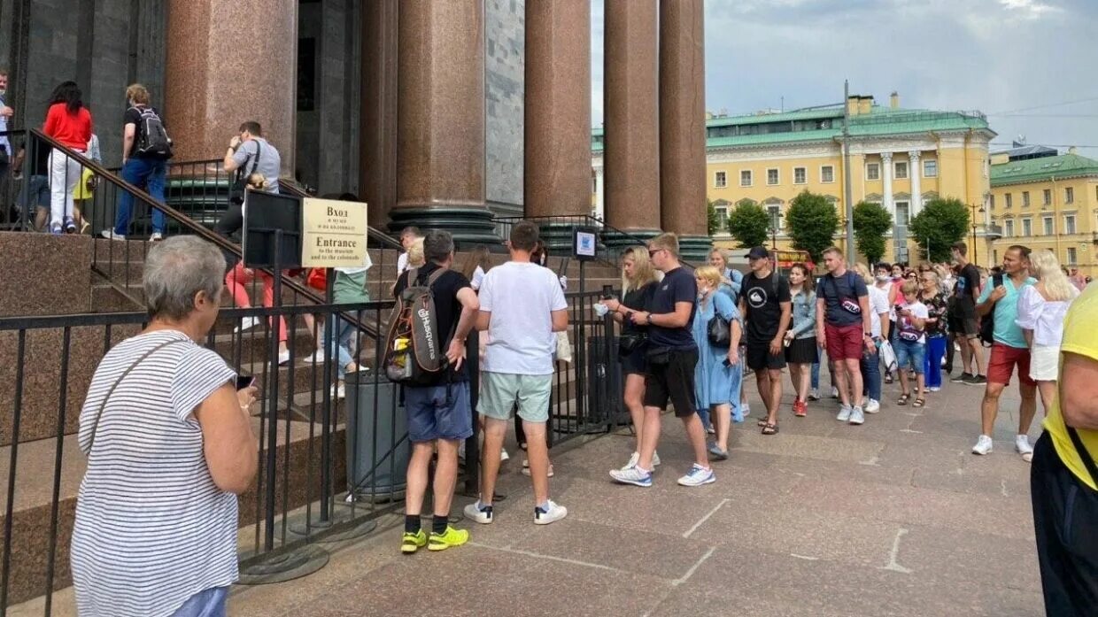 Можно ли попасть в петербург. Директор исаакиевского собора. туристы в петербурге. исаакиевский собор туристы. туристы в санкт-петербурге сейчас.