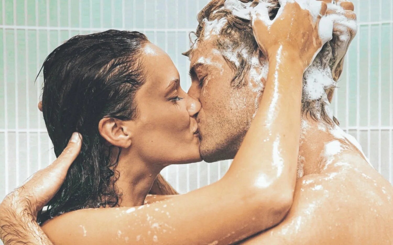 парень с девушкой в ванне. мужчина и женщина в ванной. парень с девушкой в ванне. мужчина и женщина в воной. двое в ванной.