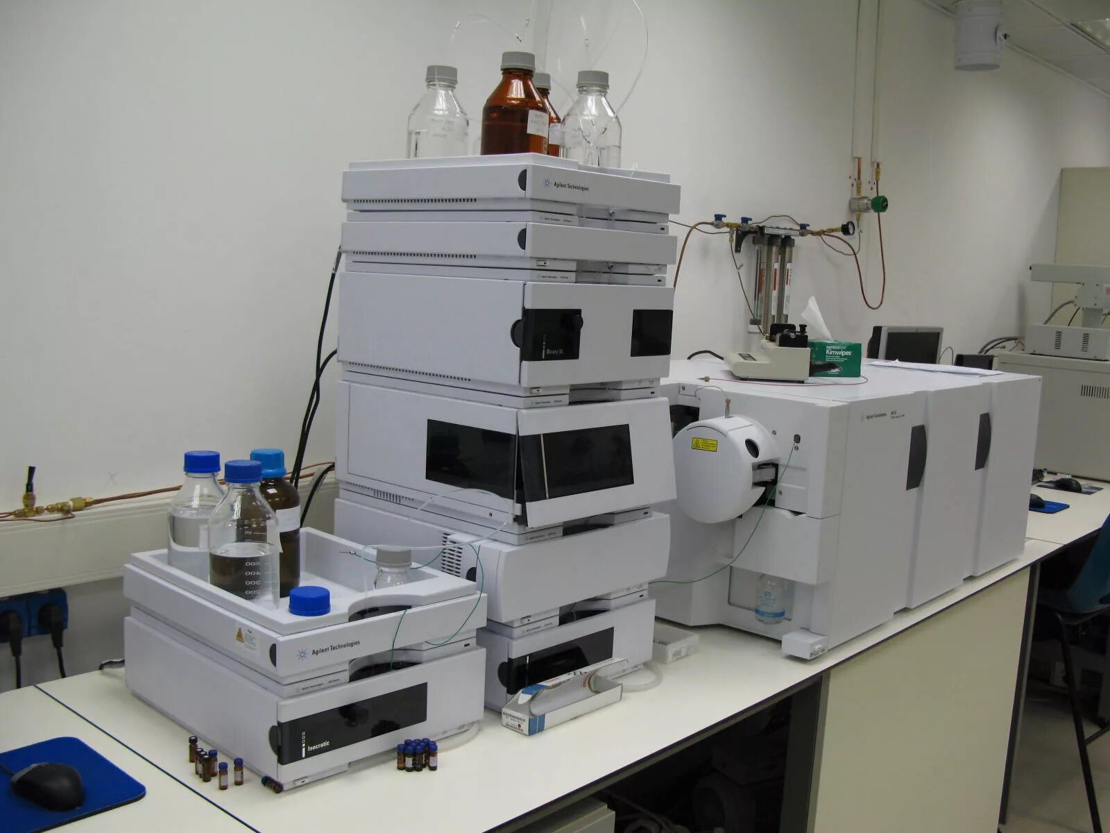 Хроматография приборы. Agilent 1260 автосамплер. HPLC-MS\MS Agilent. Agilent 1260 + MS. Chromatography–Mass Spectrometry.