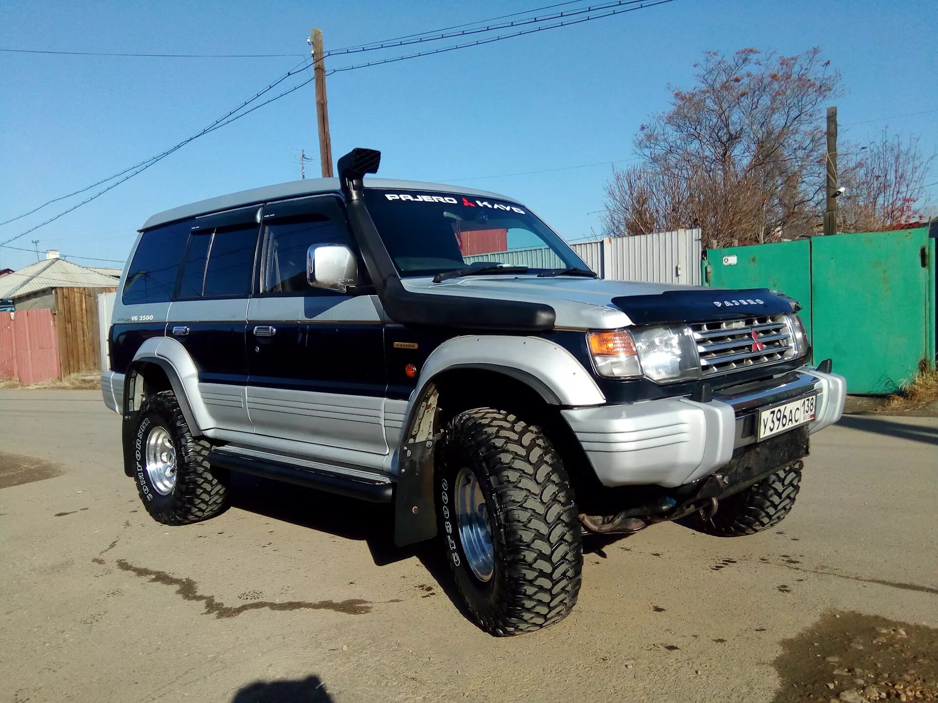 Mitsubishi pajero шины. Mitsubishi Pajero 2. Митсубиси Паджеро 4 на 33 колесах. Mitsubishi Pajero 2 колеса. Митсубиси Паджеро 2 на 33 колесах.