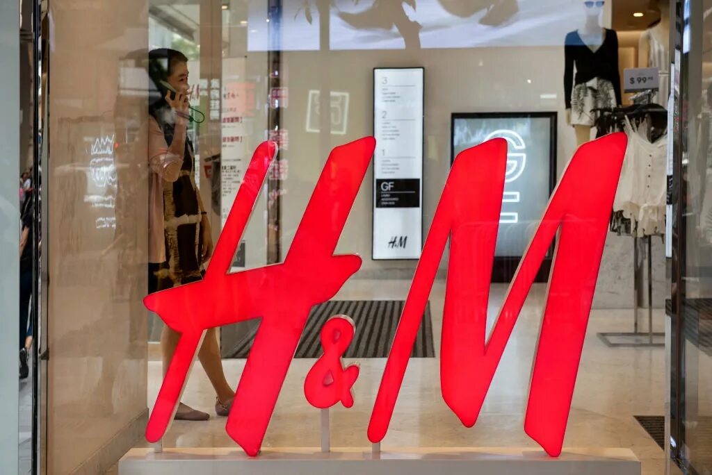 H m t. H M логотип. H M Group бренды. HM hennes Mauritz. H&M Италия.