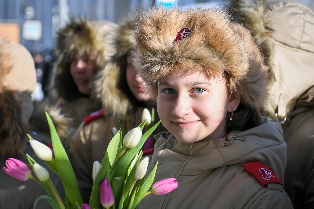 В преддверии международного женского дня 8. Женщина весной. Женский день. Международный женский день армия.