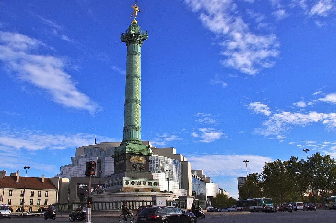 Бастили. Площадь Бастилии в Париже. Париж колонна на площади Бастилии. Июльская колонна в Париже. Монумент на площади Бастилии.