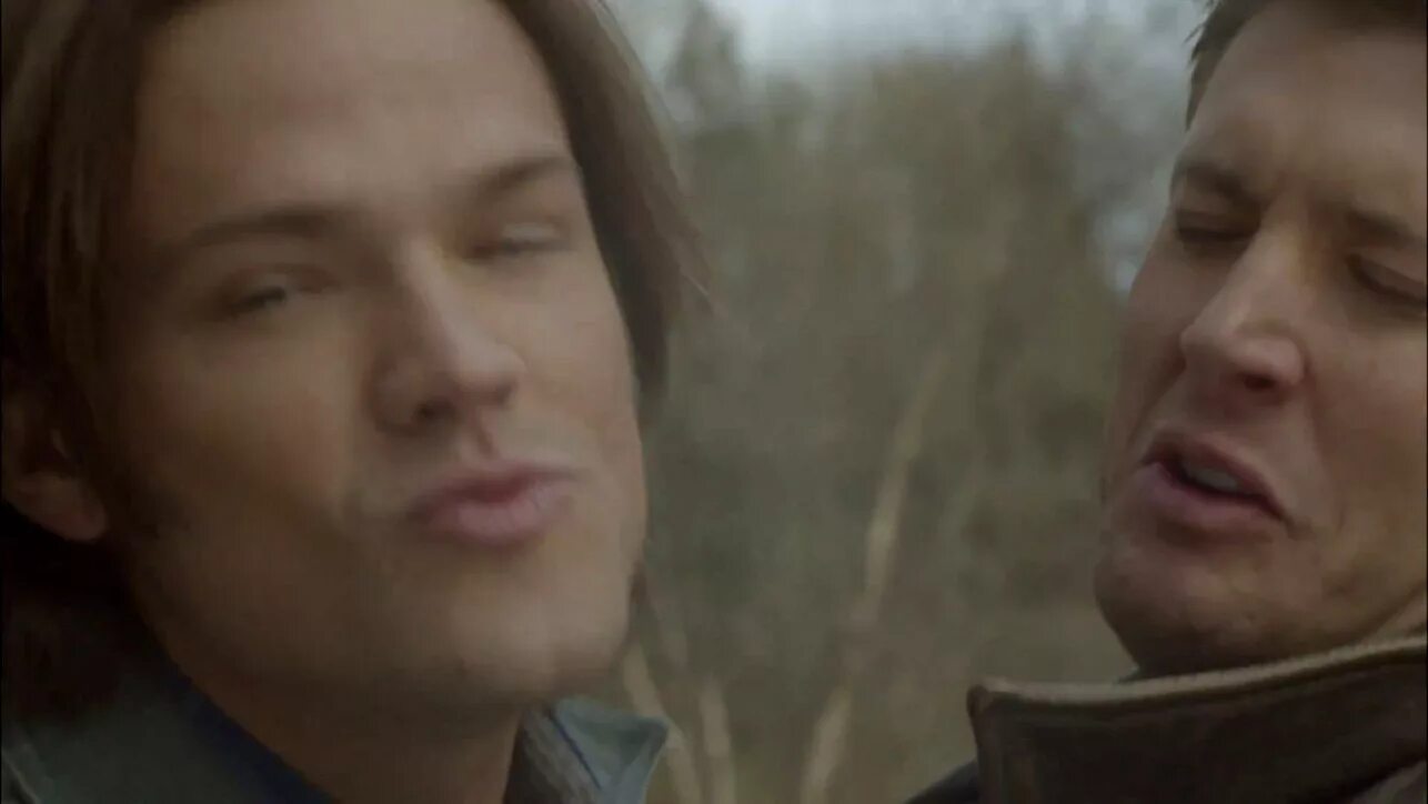 Веселый сэм. Сэм винчестер смешные моменты. Сэм винчестер веселый сверхъестественное. Хэл озсэн сверхъестественное. Сэм винчестер сверхъестественное.