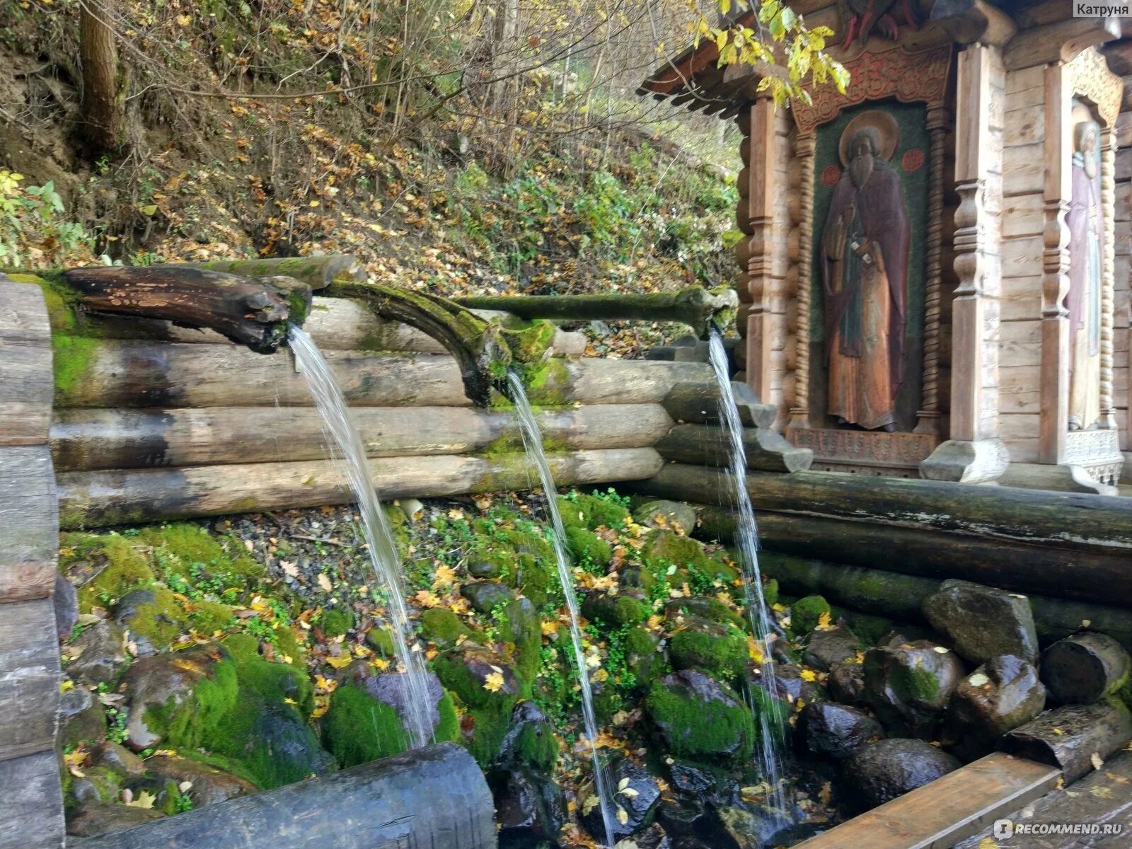 Сергиев родник. Гремячий Родник Сергиев Посад. Родник Сергия Радонежского в Сергиевом Посаде. Родник Сергия Радонежского Гремячий ключ. Водопад Гремячий ключ Сергиев Посад.