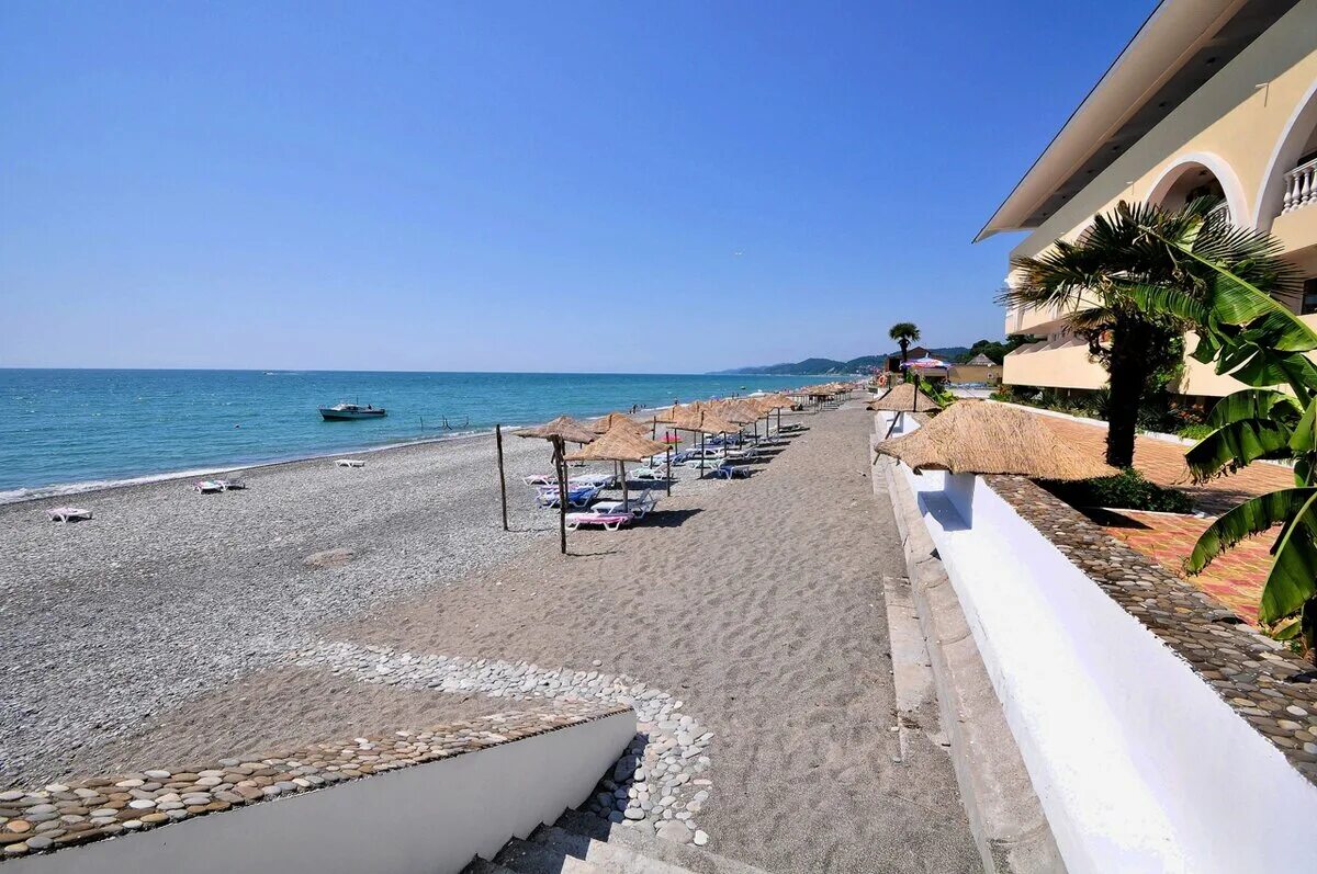 Пляж горный воздух в лоо 2022. Санаторий горный воздух лоо. Горное лоо отдых. Отель арина лоо. Санаторий горное лоо краснодарский край-.