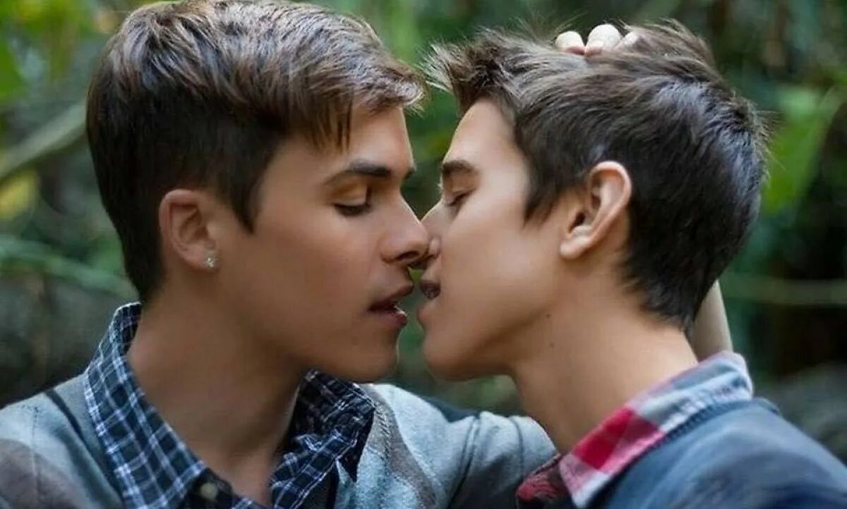 Хочу мальчика гея. Твинк поцелуй. Красивый подросток твинк. Гомосексуальный подросток. Однополая любовь мальчиков 18.