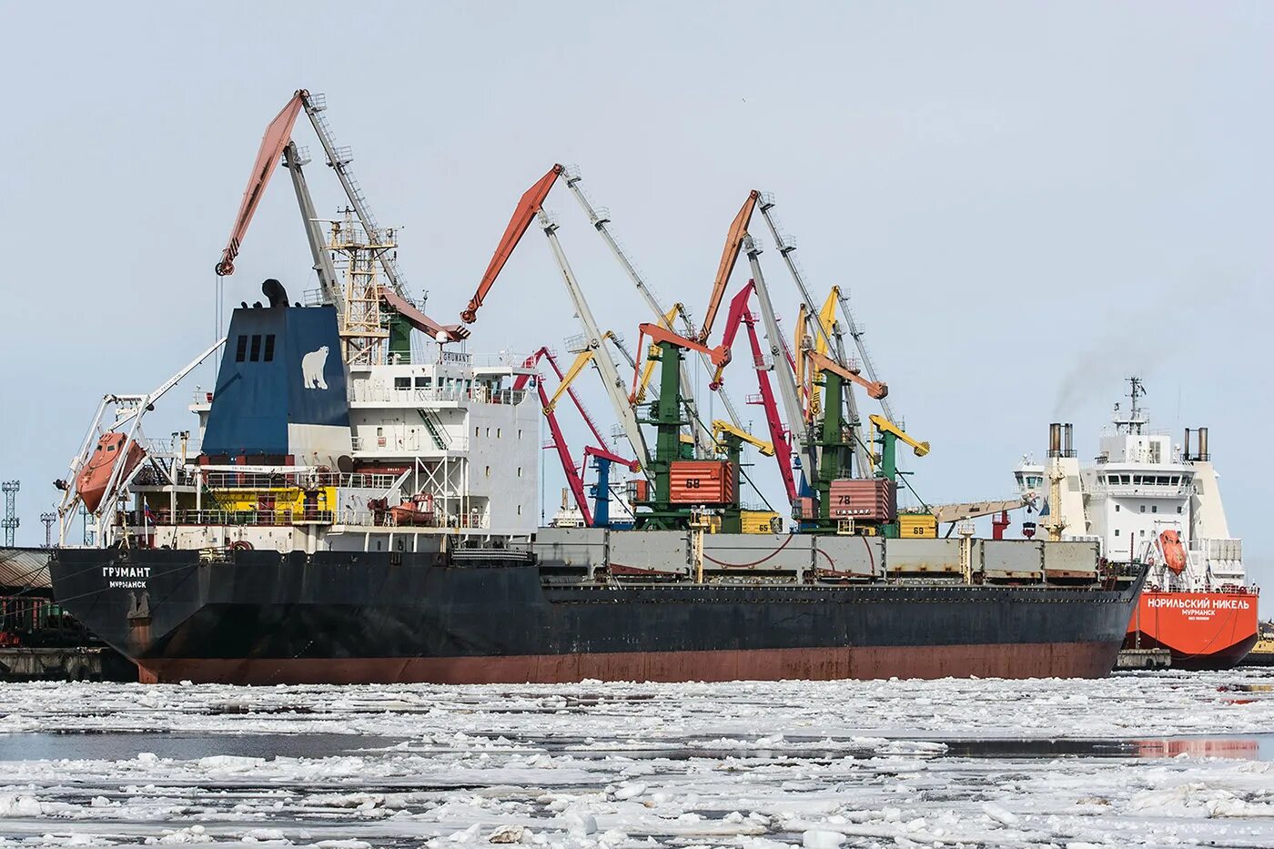 Судно никель. Танкер енисей норникель. Контейнеровоз норильский никель. Судно никель. Судно заполярный норильский никель.