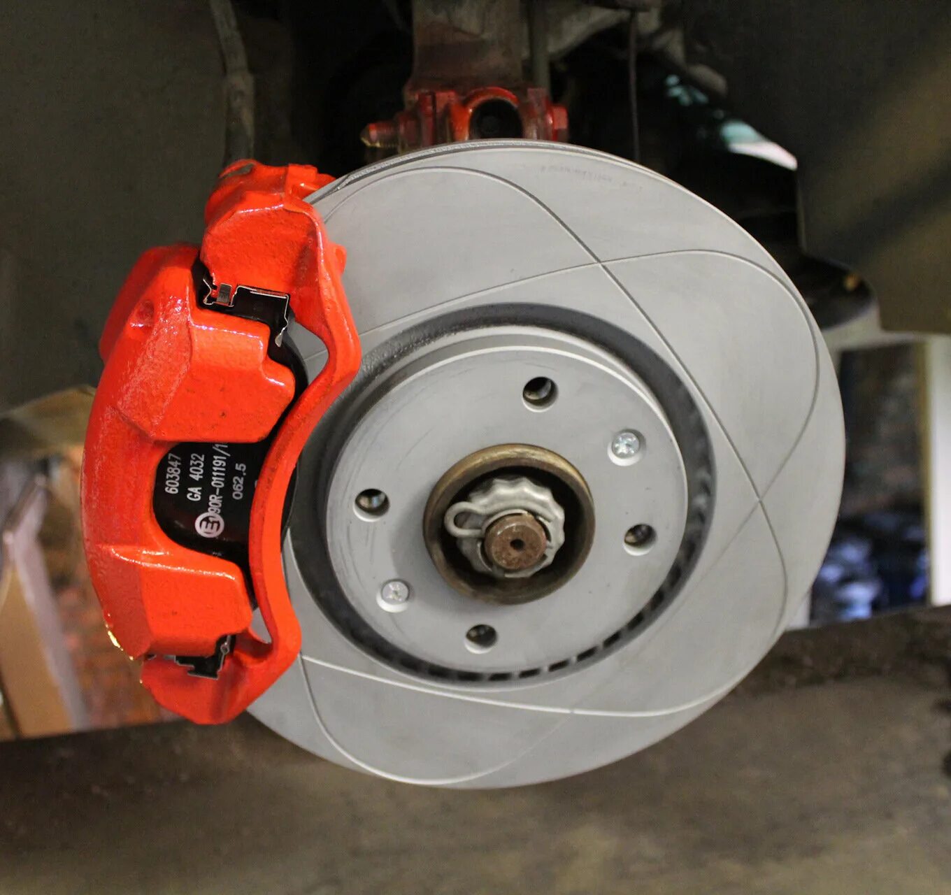 Тормозные диски пежо 308 sw abs. Задний тормозной диск пежо 308 sw. Тормозные диски пежо 308. Вентилируемые тормозные диски на пежо 308. Тормозные диски пежо 308.