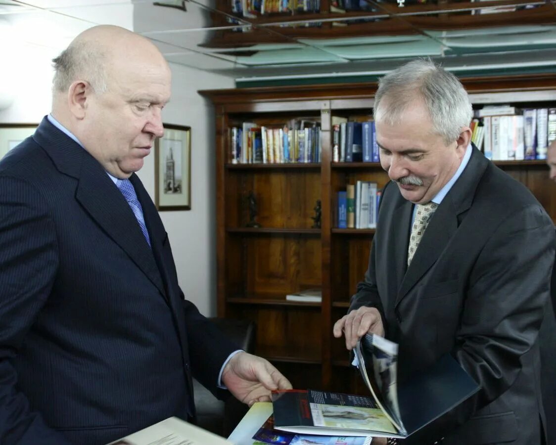 Шанцев покушение. Где сейчас работает шанцев. Шанцев игорь васильевич. Валерий шанцев в молодости. Валерий павлинович шанцев.