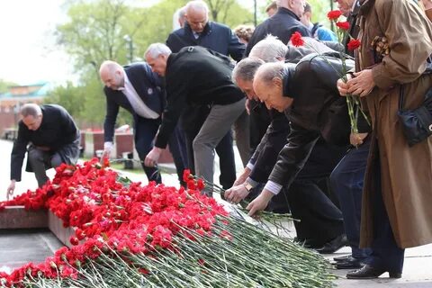 Церемония возложения цветов