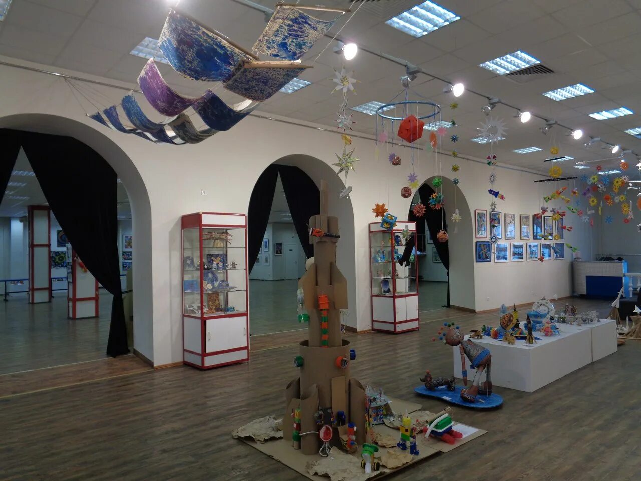 Дом творчества у моста. Дворец творчества у вознесенского моста адмиралтейского района. Дворец творчества у вознесенского моста адмиралтейского района. Ддт у вознесенского моста спб. Дом творчества у моста.