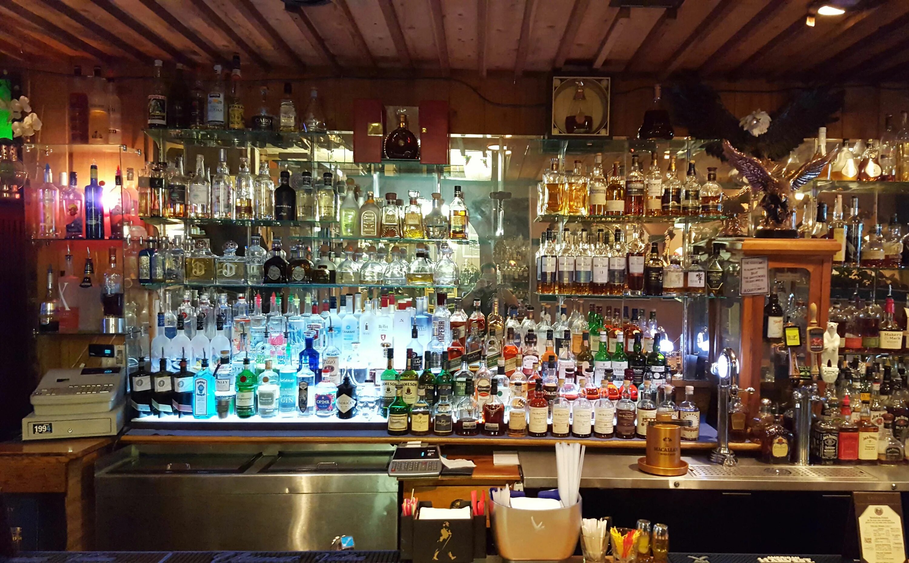 Back bar. Bar display. бэк бар дисплей. shelves restaurant bottle. boe shelf bar displays.