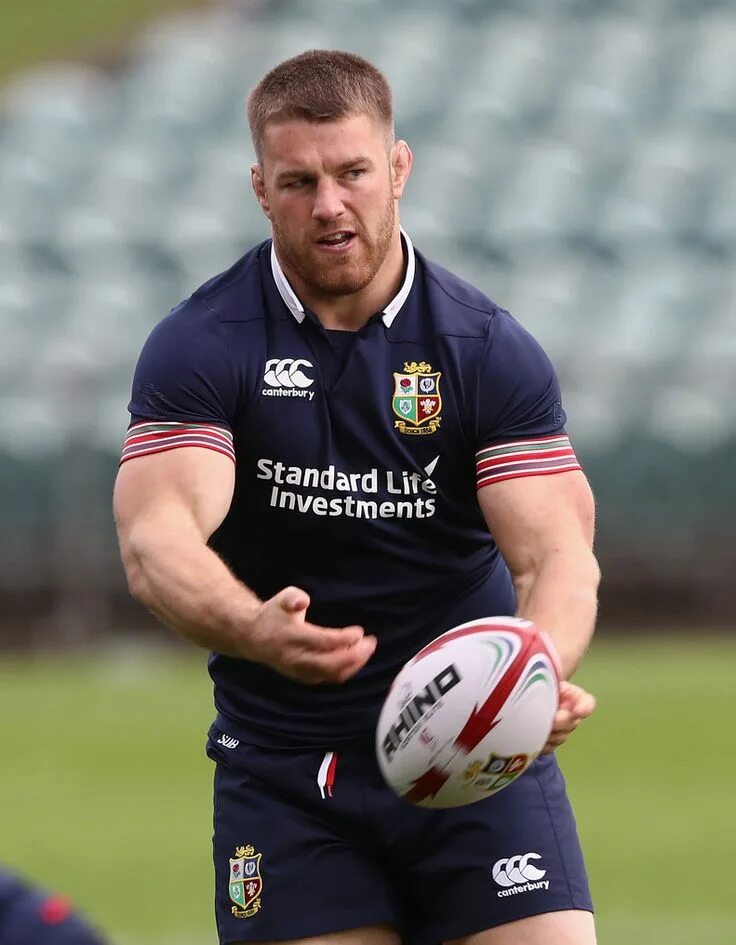 Дэнни кер регби. Покок льюис. Rugby player. Тревор леота регбист. Rugby players.