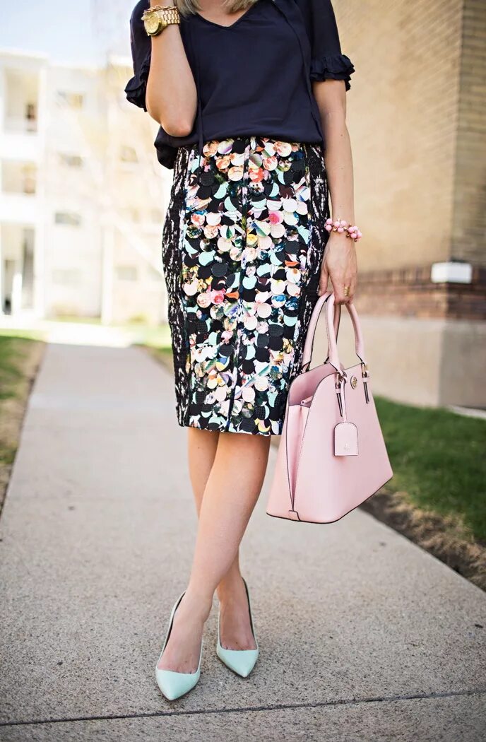 Прямая юбка с принтом. С чем носить юбку с принтом. С чем носить юбку с принтом. Юбка миди в цветочек. С чем носить юбку с принтом.
