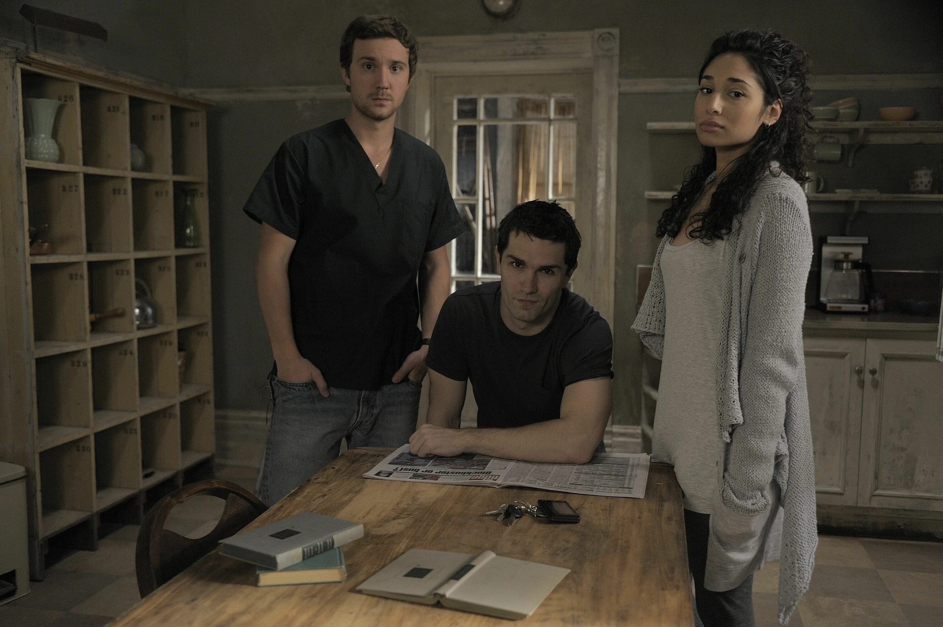 Human being human doing. Сериал быть человеком США 1 сезон. Быть человеком сериал 2011–2014. Беинг хуман сериал. Быть человеком being Human.
