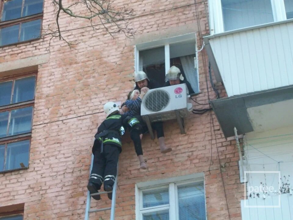 Падение внешнего. Падающий человек. Машина кондиционерщика. Падение внешнего. Спад экономики.