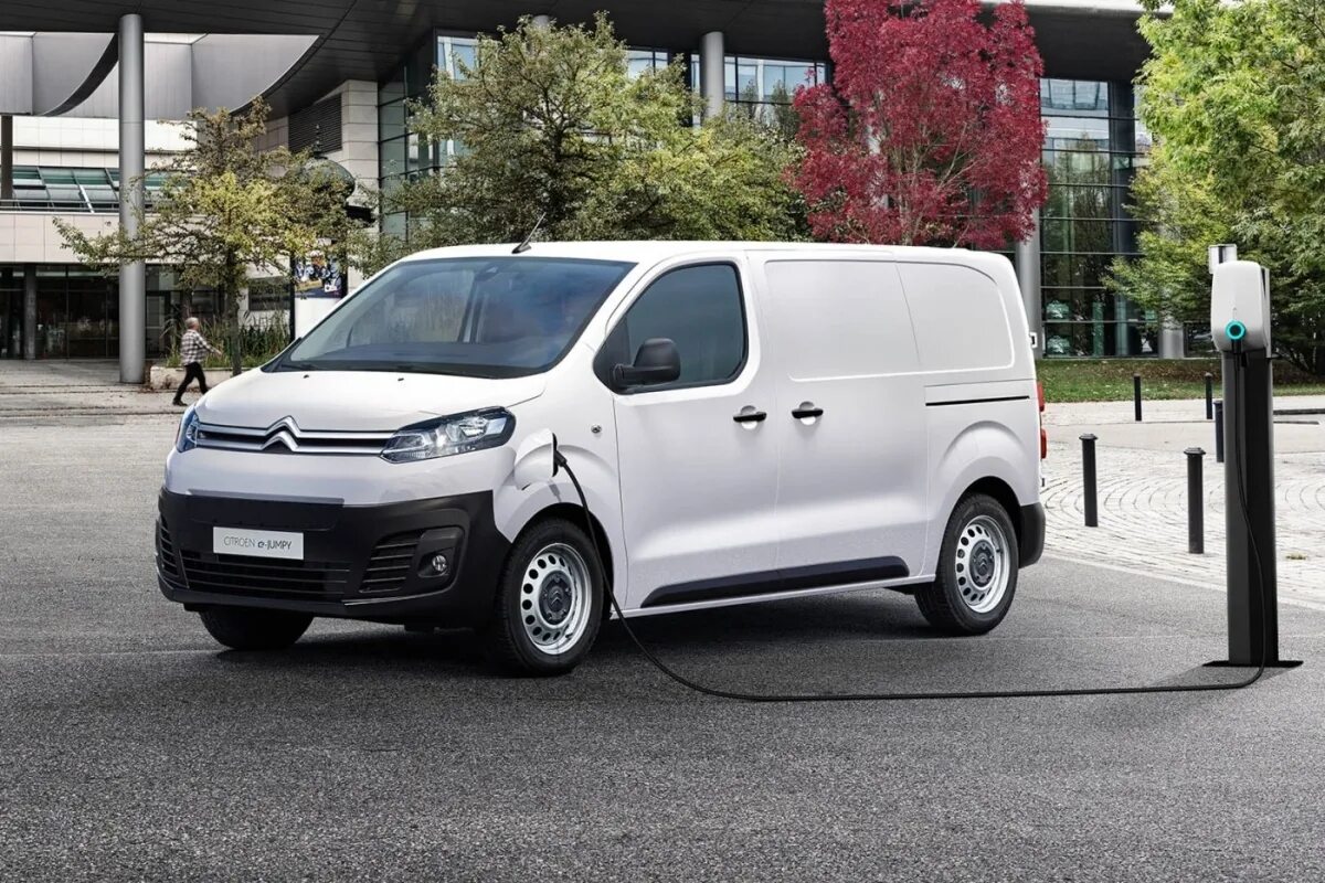 Ситроен л. Ситроен л. Peugeot expert 2021. Ситроен джампер 3. Citroen jumpy l3h1.