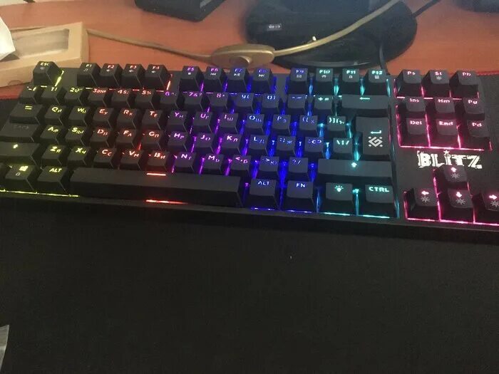 Клавиатура defender blitz gk-240l. Игровая клавиатура defender blitz gk-240l. Defender blitz gk-240l. Defender blitz gk-240l ru rainbow black usb. Механическая клавиатура blitz gk-240l.