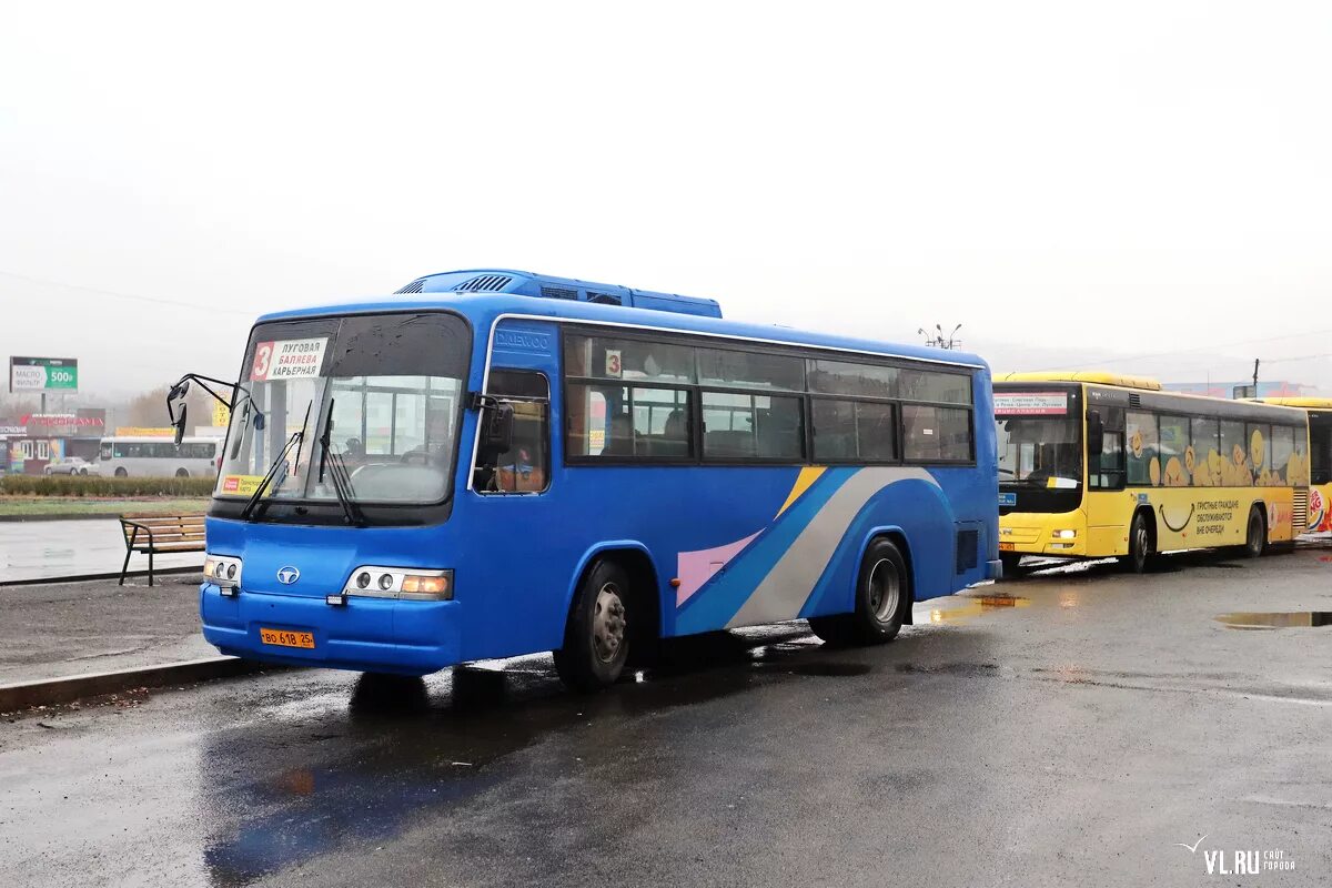 Транспорт автобусы владивосток. Владивостокский автобус. Автобус 97 Владивосток. Автобус Владивосток. Автобусы Владивосток 97 маршрут.