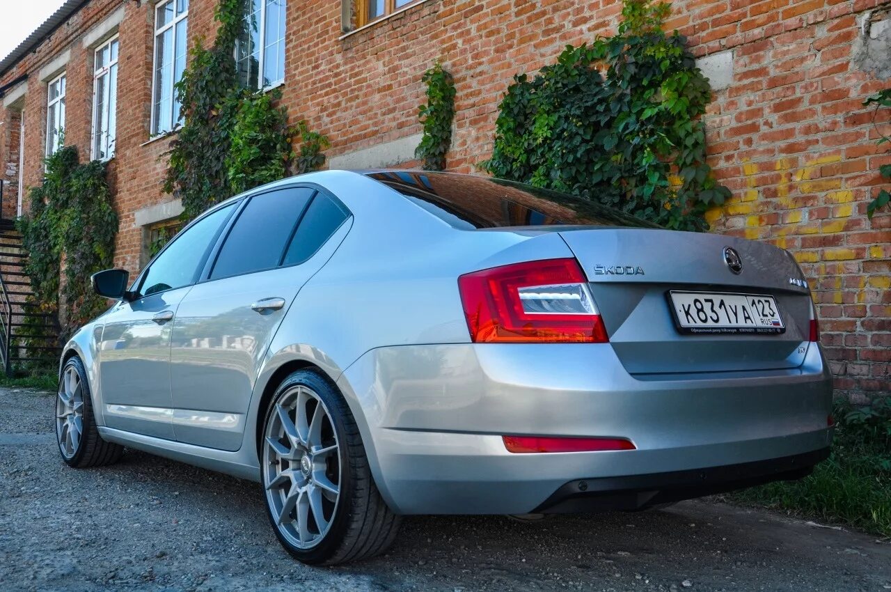 Диски на skoda octavia. Skoda Octavia a6. Octavia a7 r18. Skoda Octavia a7 17.