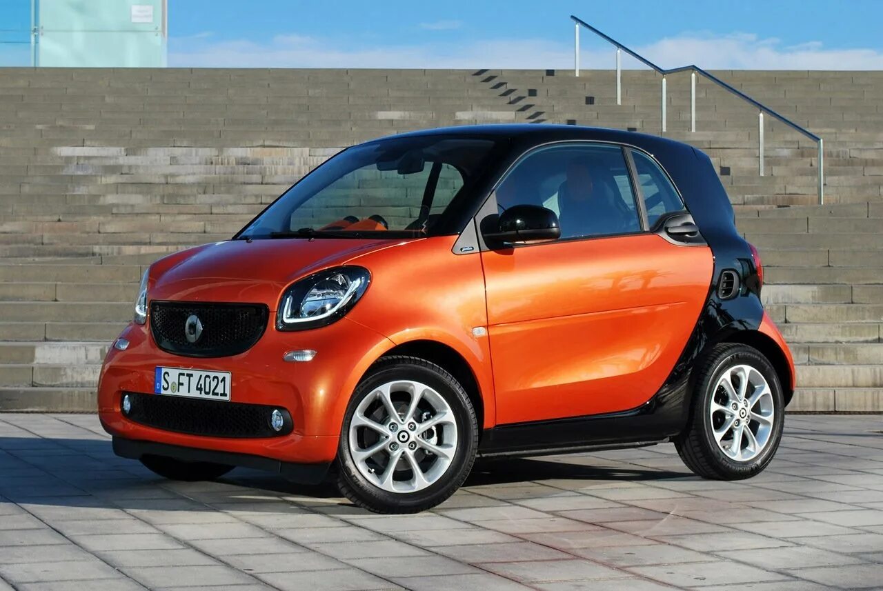 Smart Fortwo 2016. Смарт Fortwo 2016. Mercedes Smart Fortwo. Smart Fortwo Brabus оранжевый.