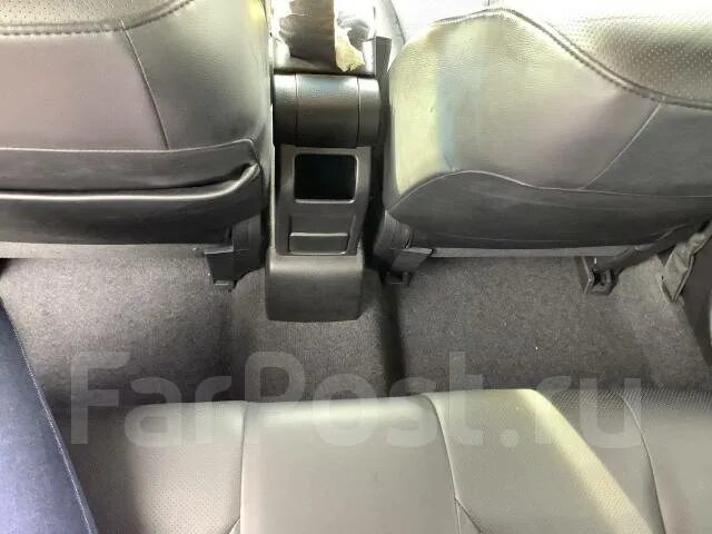Nissan bluebird sylphy салон. Nissan tiida детское кресло спереди. Nissan tiida 2015. Ниссан тиида 2006 салон. Задний подлокотник ниссан тиида.