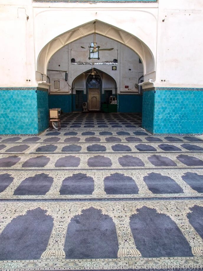 Ковер для мечети textura. Полы в мечети. Голубая мечеть турция внутри. Армянская церковь в абу даби. Ковер в белой мечети в абу даби.